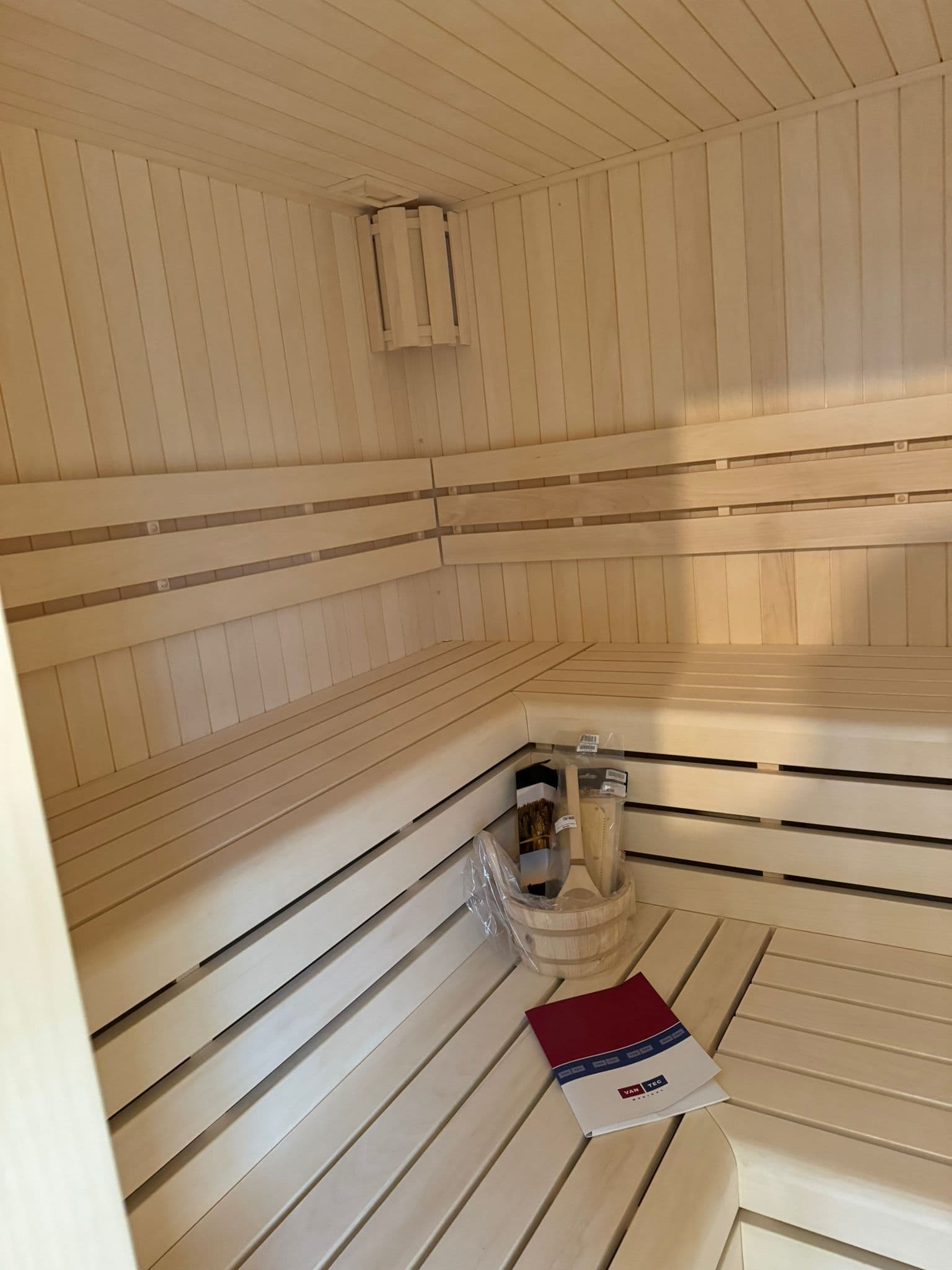 PHOTO 2025 10 20 18 28 03 4